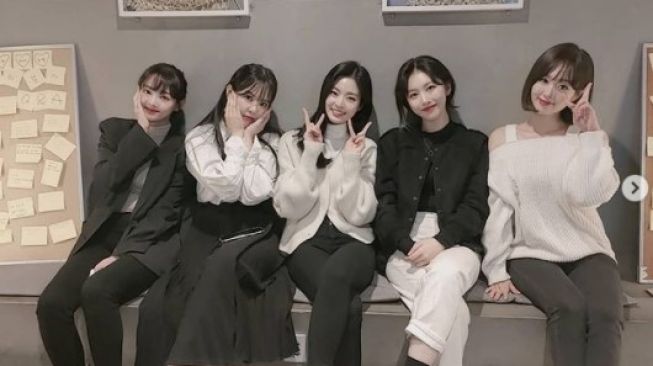 Grup Kpop kena cibir gegara namanya. (Instagram/sonamoo_insta)