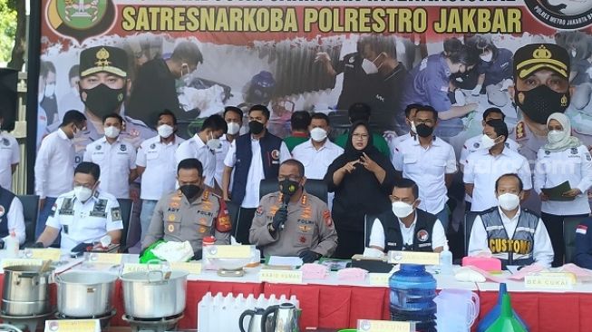Polisi Bongkar Pabrik Sabu Rumahan Milik WNA Iran di Tangerang