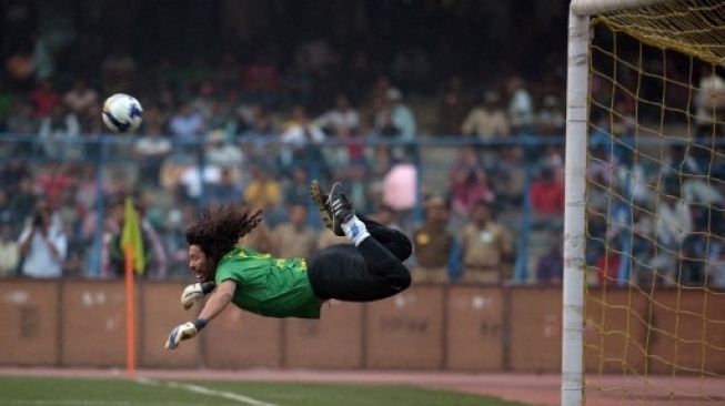Rene Higuita, Kiper Nyentrik Pemilik Tendangan Kalajengking Berjuluk Si Gila
