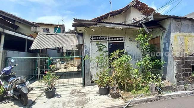 Rumah yang sempat dikontrak almarhum Munir dan Suciwati di Jalan Bekasi Timur IV, Gang Buntu, Cipinang Besar Utara, Jatinegara, Jakarta Timur. Dipotret Kamis (9/9/2021). [Suara.com/Yosea Arga Pramudita]