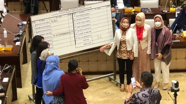 Voting Berkutat di Dua Nama, Nyoman Menang Mutlak jadi Calon Anggota BPK Terpilih