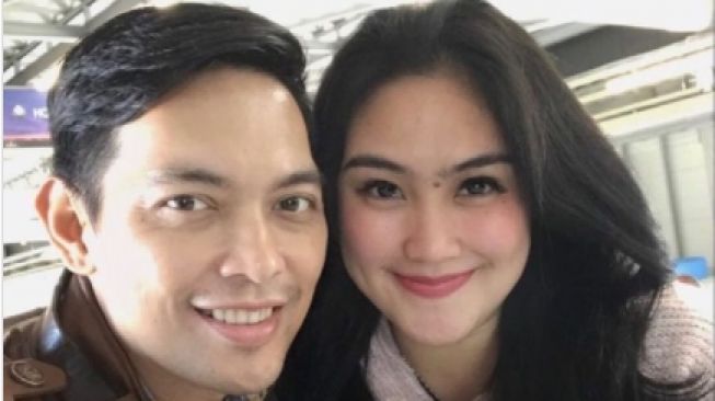 Dulu Pramugari Kini Manajer, 8 Potret Sonya Prischillia Istri Donnie Eks Ada Band
