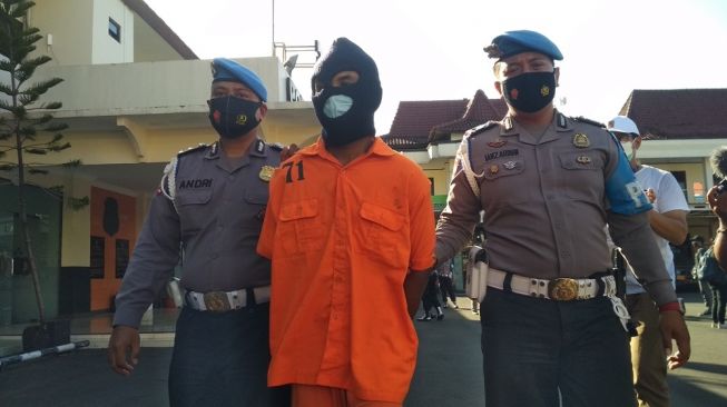 Lantaran Sakit Hati Sering Diomelin, Rendi Bunuh Ibu Kandungnya dengan Sebilah Parang