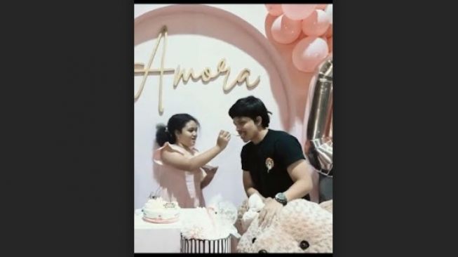 Momen Aurel Rayakan Ultah Amora. [Instagram/attahalilintar]