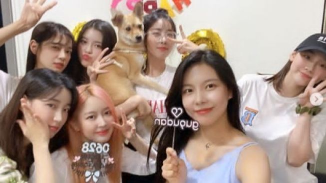 Grup Kpop kena cibir gegara namanya. (Instagram/gu9udan)