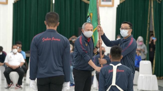 Gubernur Jawa Barat secara resmi melepas para atlet untuk berkompetisi di PON Papua. (ANTARA/HO-Humas Pemprov Jawa Barat)