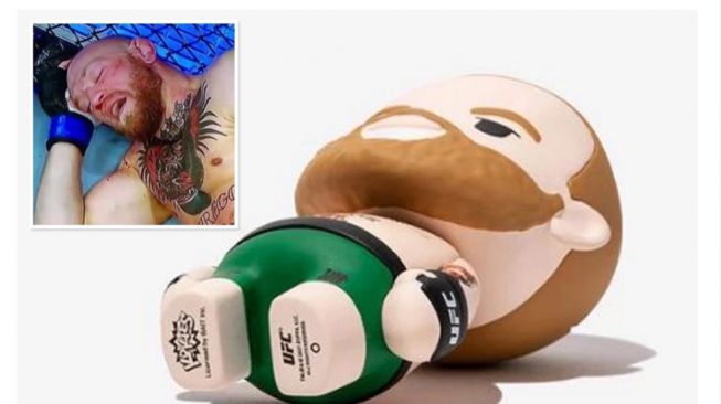 Action figure Conor McGregor saat kalah. [Tangkapan layar/The Sun]