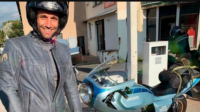 Johann Zarco touring naik motor jadul dari Prancis menuju Sirkuit Aragon Spanyol (Todocircuito)