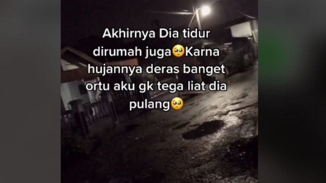 Pemuda diminta menginap di rumah pacar (tiktok)