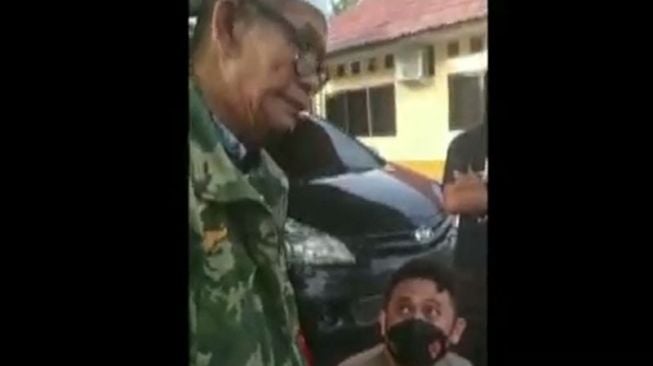 Viral Kakek Bawa Uang Ratusan Juta dan Emas Seperempat Kg, Pikun Lupa Jalan Pulang