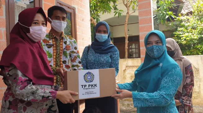 PKK Pusat Salurkan 10 Ribu Paket Sembako kepada Masyarakat Terdampak Pandemi