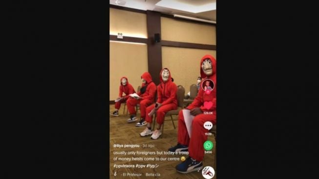 Video empat orang berkostum Money Heist ngantre vaksin Covid-19.[TikTok]