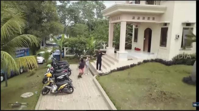 Potret Rumah Inggrid Kansil. [Youtube/TRANS7 OFFICIAL]