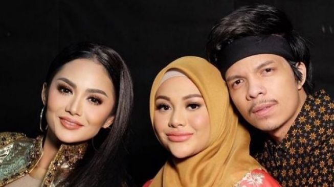 Krisdayanti, Aurel Hermansyah, dan Atta Halilintar [Instagram/krisdayantilemos]