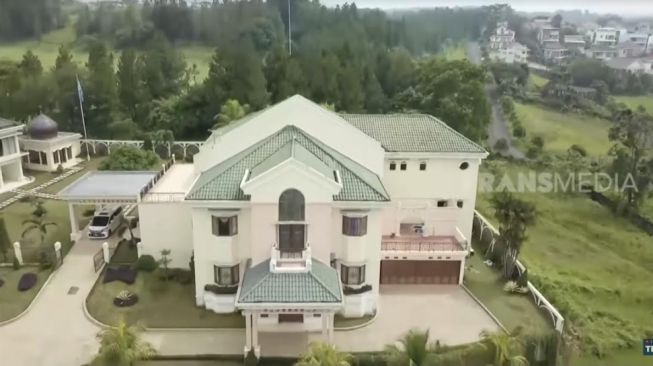 Potret Rumah Inggrid Kansil. [Youtube/TRANS7 OFFICIAL]