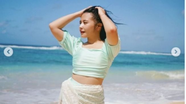 Potret Prilly Latuconsina liburan ke Bali. [Instagram/prillylatuconsina96/jejesoekarno]