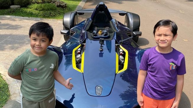 Rafathar Minta Mobil Balap Mirip Formula 1, Dibeliin Nggak Ya?