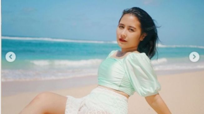 Potret Prilly Latuconsina liburan ke Bali. [Instagram/prillylatuconsina96/jejesoekarno]