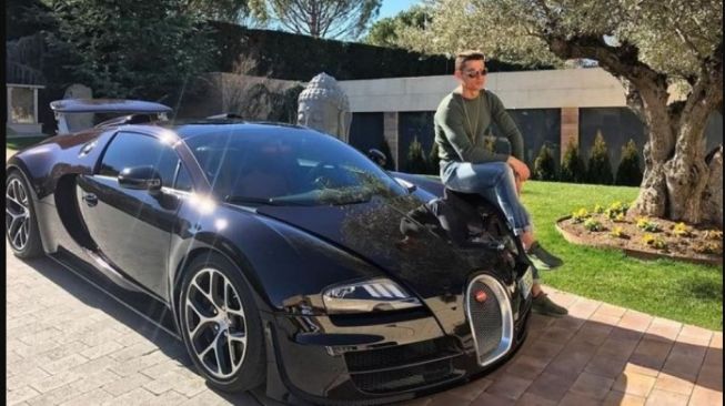 Rombongan Cristiano Ronaldo Alami Kecelakaan, Bugatti Veyron Seharga Rp 23 Miliar Jadi Korban