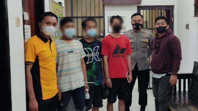 Dapat Barang dari Medsos, 3 Pemuda Edarkan Tembakau Gorila di Tasikmalaya