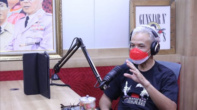 Mendadak Jadi Penyiar Radio, Gubernur Ganjar Berbagi Tips Cinta kepada Pendengar