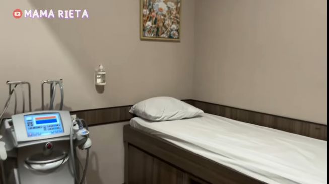 Potret klinik kecantikan Nagita Slavina. (YouTube/Mama Rieta)