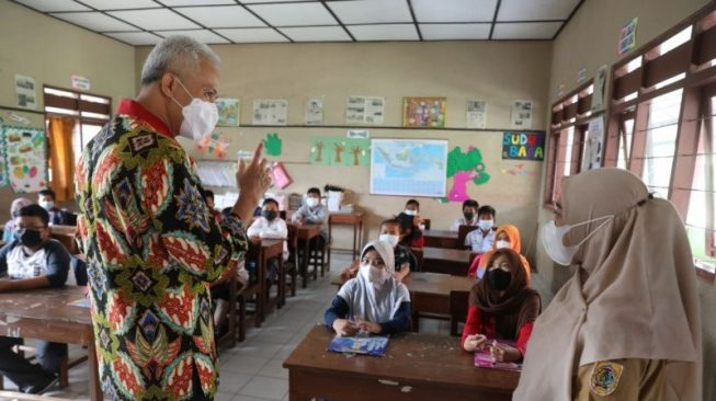 Sidak ke Klaten, Ganjar Temukan Sekolah Belum Siap Laksanakan PTM