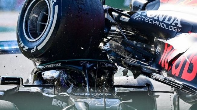 Nyawa Nyaris Melayang di Monza, Lewis Hamilton: Terima Kasih Tuhan untuk Halo-nya