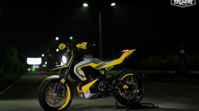 Treasure Garage dengan karya Modern Futuristic Supermoto [Yamaha DDS Bali].