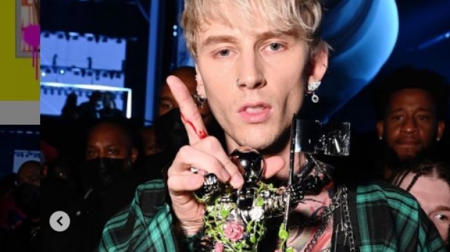 5 Momen di MTV VMA 2021, Aksi Lil Nas X serta Perkelahian Machine Gun Kelly