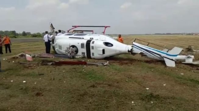 Helikopter terguling di Bandara Budiarto Tangerang. (ist)