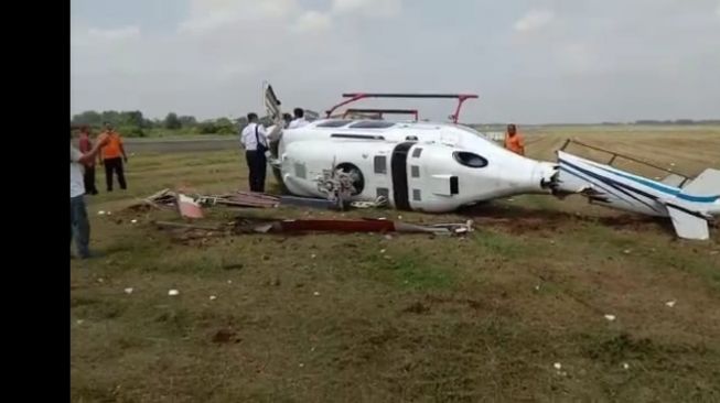 Helikopter Kemenhub Terguling Saat Latihan di Bandara Budiarto Curug