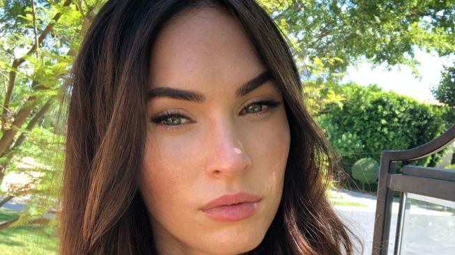 Penampilan Terbaru Megan Fox Bikin Pangling, Dibilang Kayak Kembaran Kim Kardashian