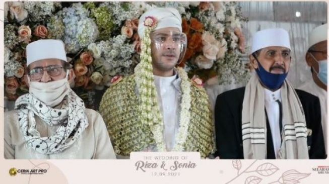 Momen akad nikah Riza Shahab dan Sonia. (YouTube/Selaras Kreasi ID Media)