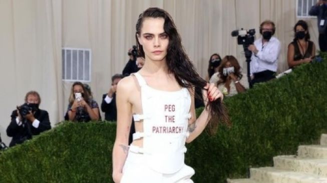 Bikin Syok! Cara Delevingne Punya Pendapatan Rp569 Juta Sehari, Jadi Top Model dengan Bayaran Tertinggi