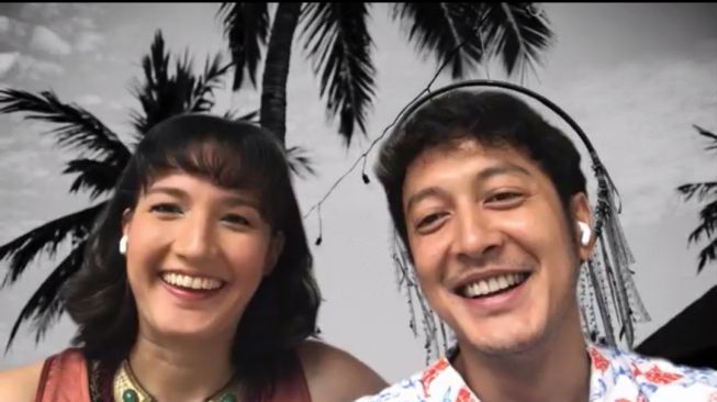 Nadine Chandrawinata dan Dimas Anggara saat konferensi pers virtual mengenai kehamilan, Selasa (14/9/2021)