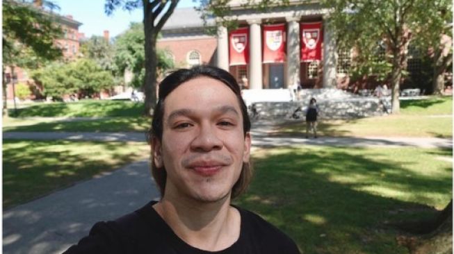 Potret terkini Jordi Onsu jadi mahasiswa Harvard Business School. [Instagram/jordionsu]
