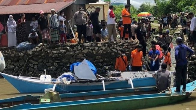 Pergi Pulang Takalar - Pinrang, Nelayan Ditemukan Meninggal di Atas Perahu