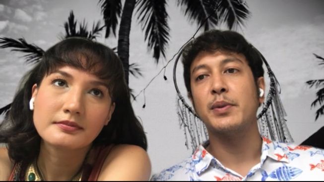 Nadine Chandrawinata dan Dimas Anggara saat konferensi pers virtual mengenai kehamilan, Selasa (14/9/2021)