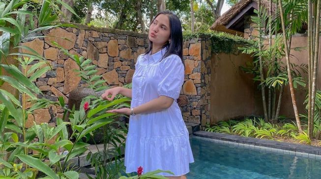 10 Pesona Maureen Anak Natalie Sarah, Cantik dan Jago Main Musik