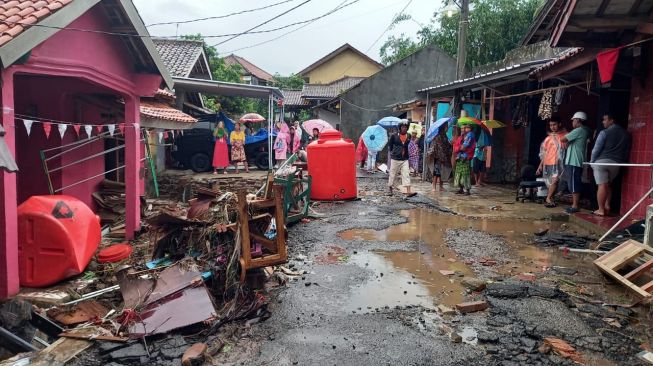 Banjir Bandang Melanda Pandeglang, Belasan Rumah Warga Rusak