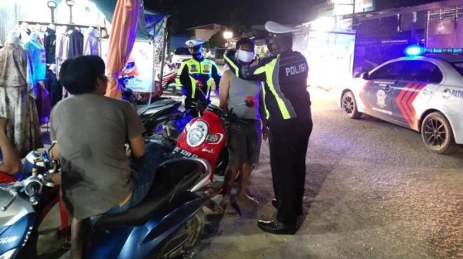 Cipta Kondisi Polres Mamuju Tengah Gelar Blue Light Patrol