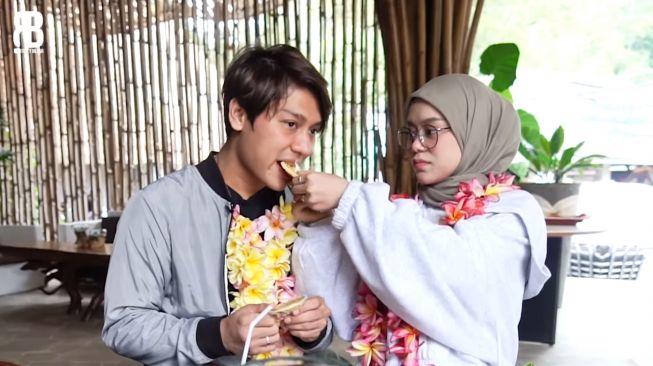 Honeymoon Lesti Kejora dan Rizky Billar. (YouTube/Rizky Billar)