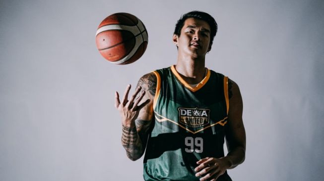 Kristian Liem Resmi Perkuat Dewa United Surabaya di IBL 2022