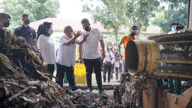 Wali Kota Medan Bobby Nasution di Pasar Induk Lau Cih. [Ist]