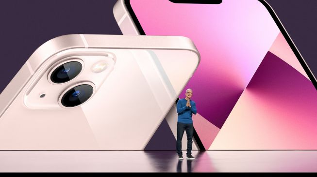 CEO Apple Tim Cook meluncurkan iPad mini baru di Apple Park, Cupertino, California, Amerika Serikat, Selasa (14/9/2021). [AFP Photo]