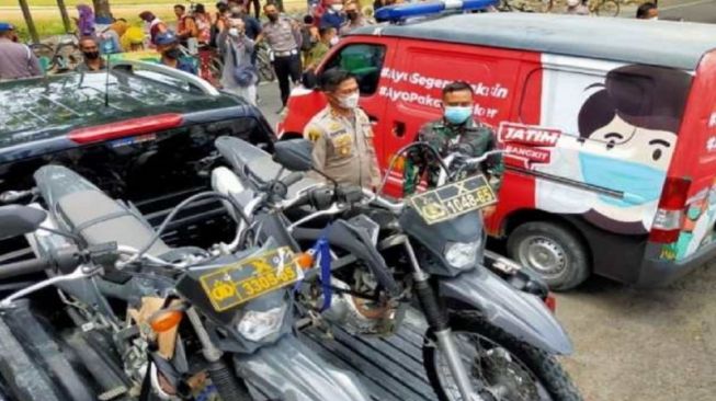 Tingkatkan Pencapaian Vaksinasi COVID-19, Polres Sampang Operasikan Mobil dan Motor