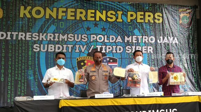 Dua WNA Ditangkap, Terlibat Kejahatan Skimming ATM Bank BUMN Senilai Rp17 Miliar