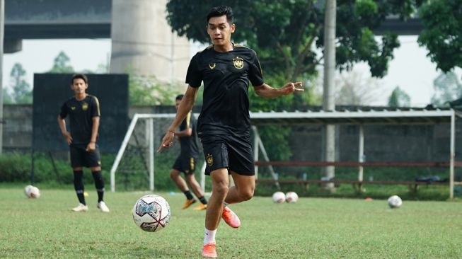 Pemain PSIS melaksanakan latihan di Lapangan Brazilian Soccer Field Indonesia, Bekasi pada Rabu (15/9/2021). [Dok PSIS]