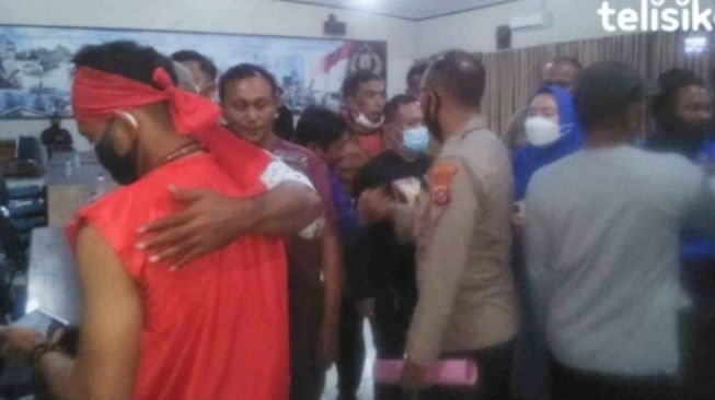 Dua kelompok pemuda di Kota Kendari yang bentrok di Tempat Pelelangan Ikan Kendari sepakat berdamai [telisik.id]